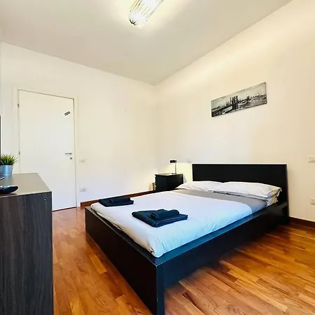 Corso Buenos Aires 2br Sofa Bed, M1 M2 Loreto, Milan